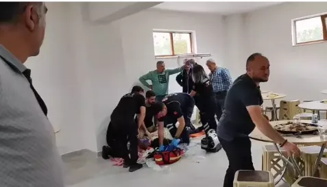 Heimlich manevrası ve kalp masajıyla kurtarıldı...