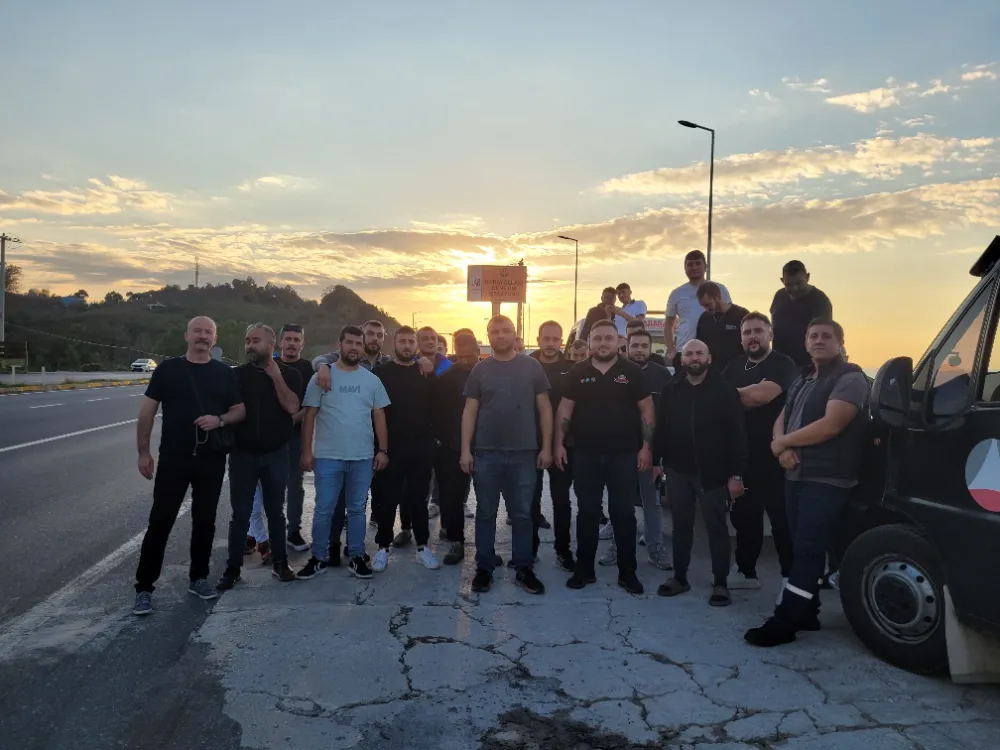 Oto kurtarıcılar seslerinin duyulmasını istiyor...