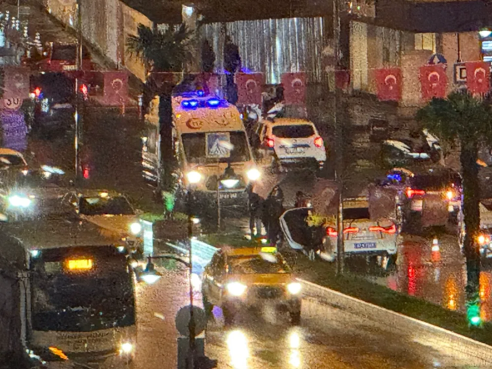 Yaya ve motosiklet sürücüsü hastaneye kaldırıldı...
