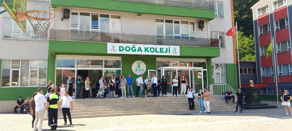 Doğa Koleji önünde hareketli dakikalar...