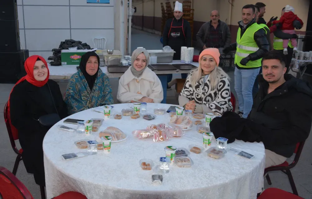 GÜLÜÇ BELEDİYESİNİN DÜZENLEDİĞİ İFTAR PROGRAMI YOĞUN KATILIMLA GERÇEKLEŞTİ