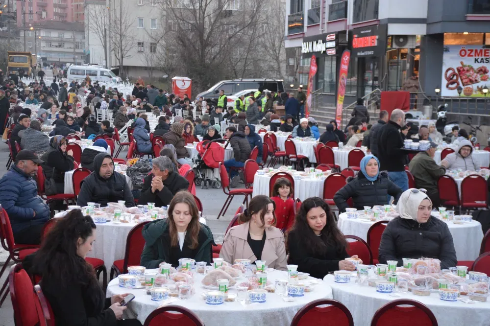 GÜLÜÇ BELEDİYESİNİN DÜZENLEDİĞİ İFTAR PROGRAMI YOĞUN KATILIMLA GERÇEKLEŞTİ