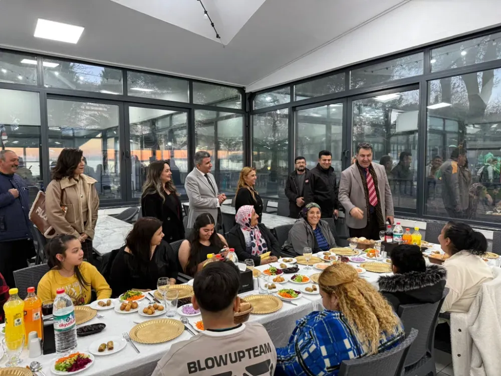 Roman Vatandaşlarla Ramazan Sofrasında Gönül Buluşması