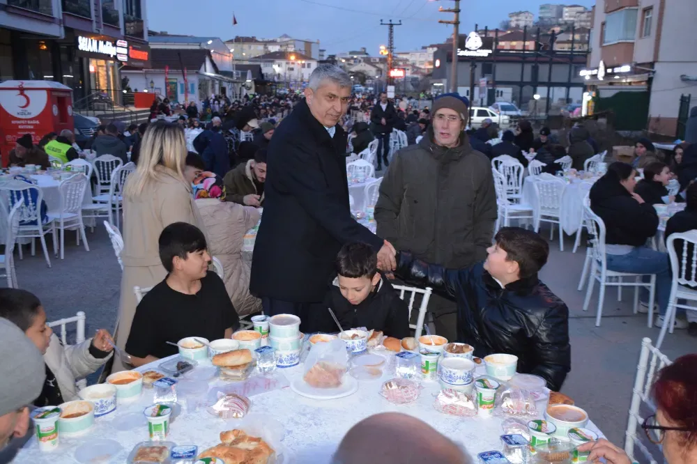 GÜLÜÇ BELEDİYESİNİN DÜZENLEDİĞİ İFTAR PROGRAMI YOĞUN KATILIMLA GERÇEKLEŞTİ