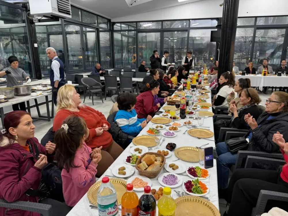 Roman Vatandaşlarla Ramazan Sofrasında Gönül Buluşması