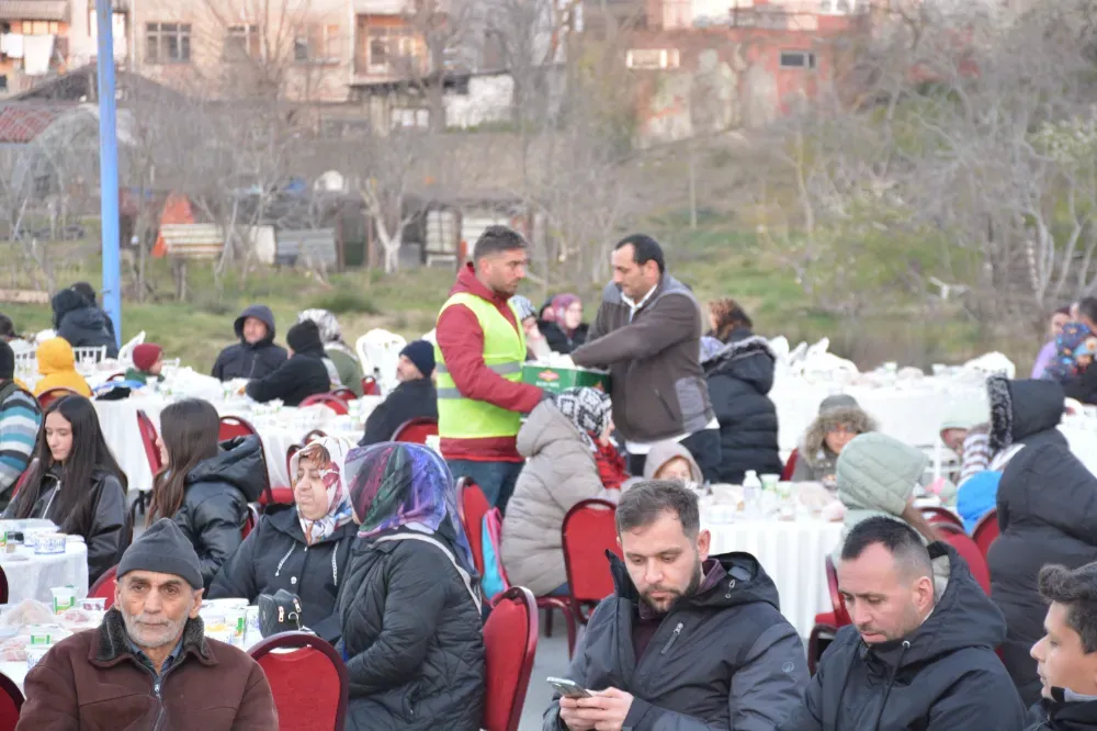 GÜLÜÇ BELEDİYESİNİN DÜZENLEDİĞİ İFTAR PROGRAMI YOĞUN KATILIMLA GERÇEKLEŞTİ