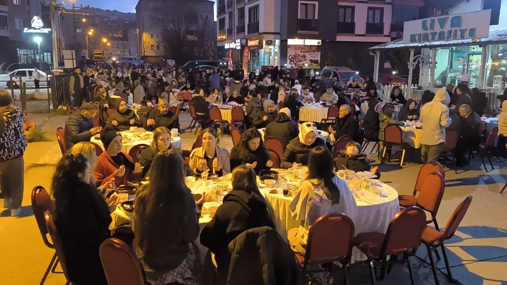 GÜLÜÇ BELEDİYESİNİN DÜZENLEDİĞİ İFTAR PROGRAMI YOĞUN KATILIMLA GERÇEKLEŞTİ