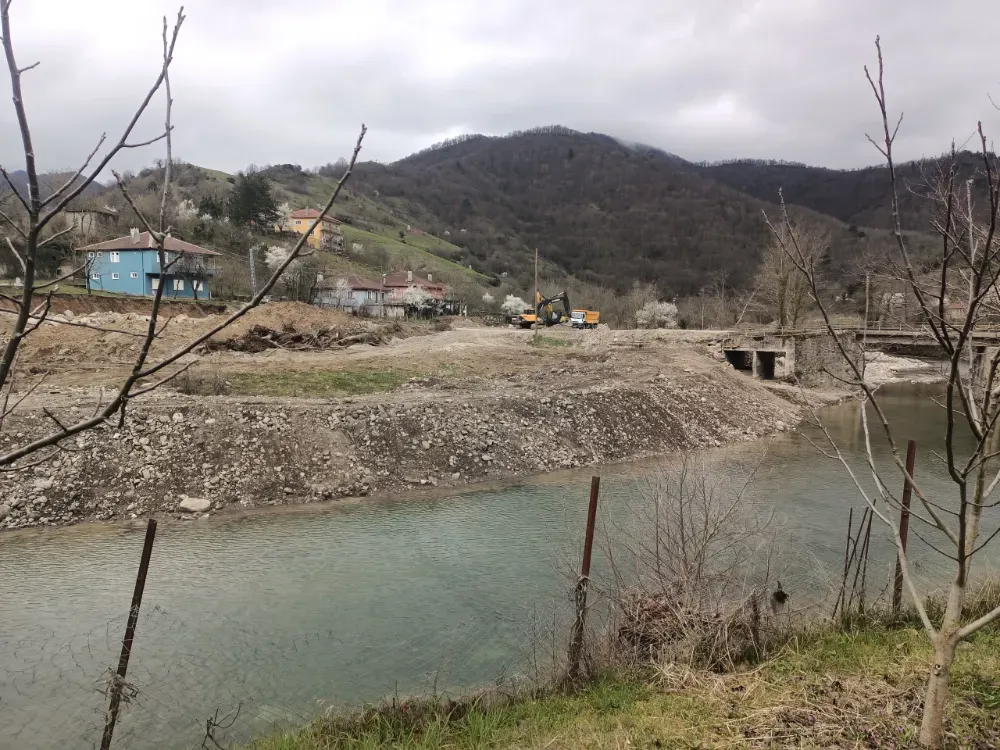 Köylüler beton santraline karşı eylem başlattı