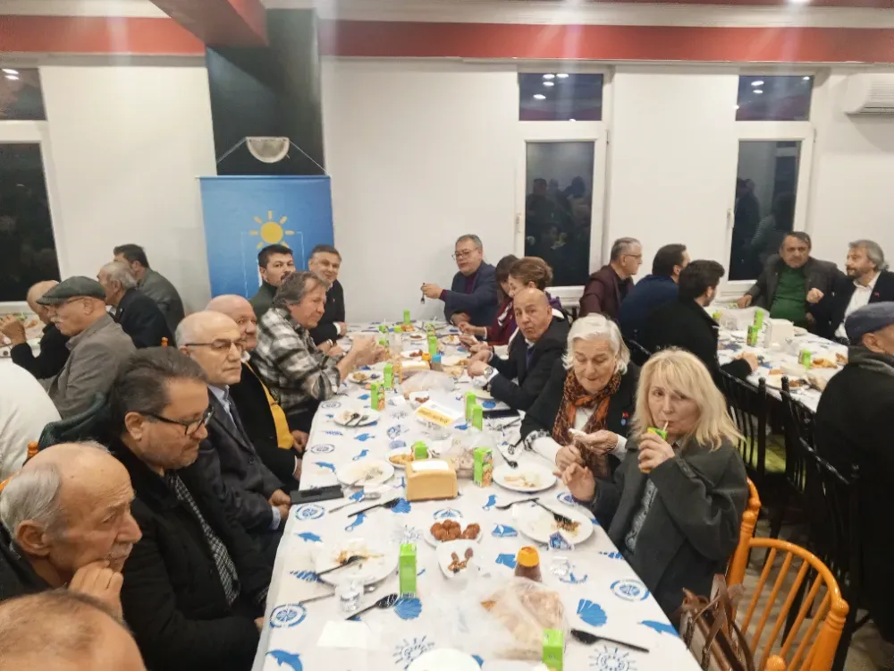 İYİ Parti’nin İftar Programına Yoğun Katılım: Salonlara Sığmadılar