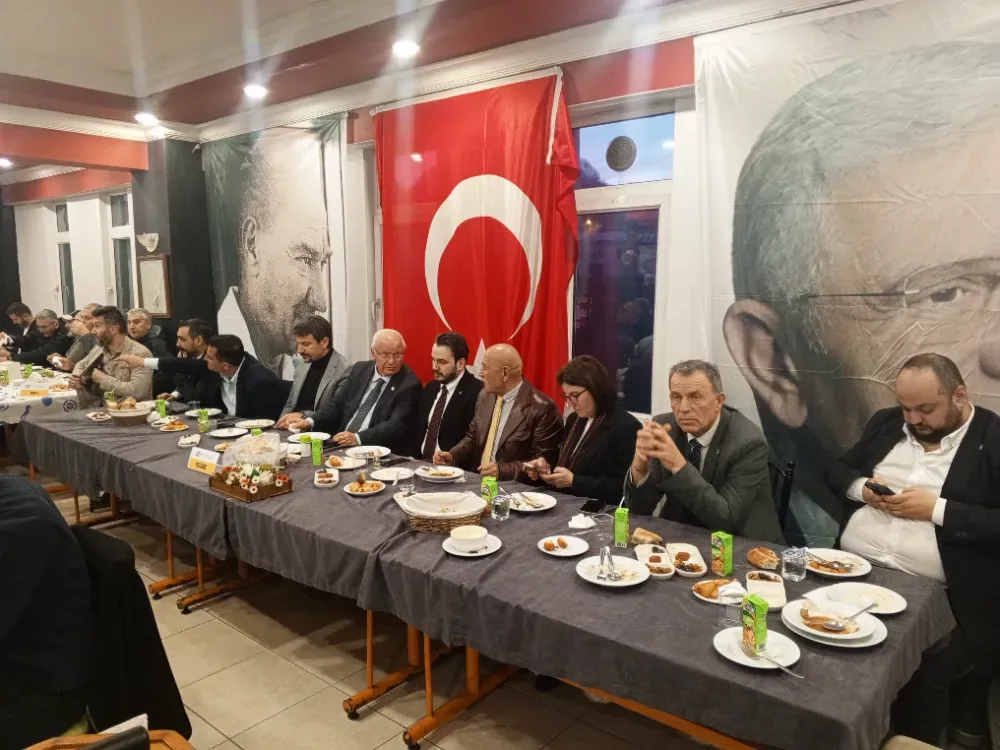 İYİ Parti’nin İftar Programına Yoğun Katılım: Salonlara Sığmadılar