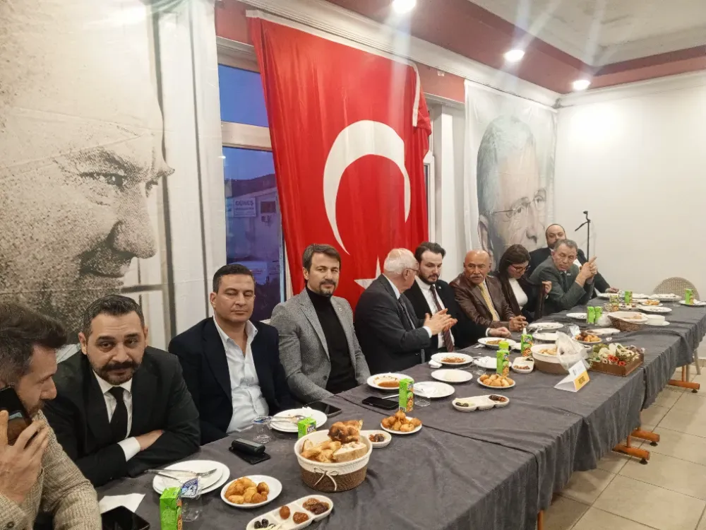 İYİ Parti’nin İftar Programına Yoğun Katılım: Salonlara Sığmadılar