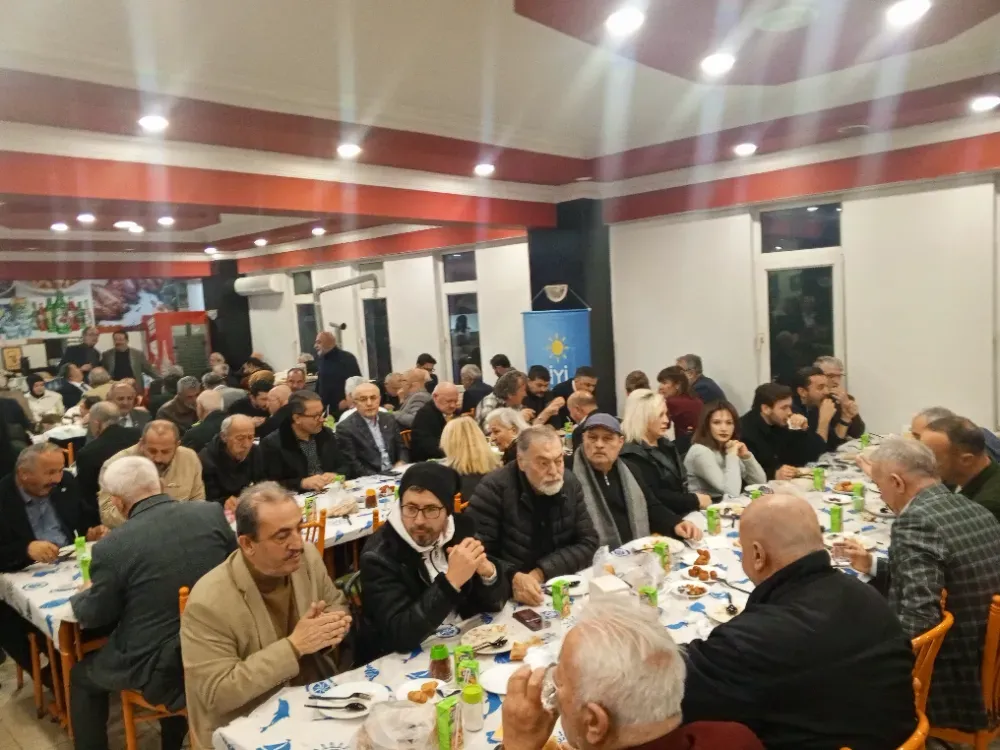 İYİ Parti’nin İftar Programına Yoğun Katılım: Salonlara Sığmadılar